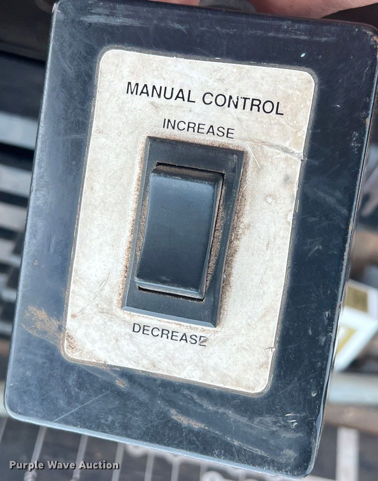 image for item DN3022 1989 Case 8580  large square baler