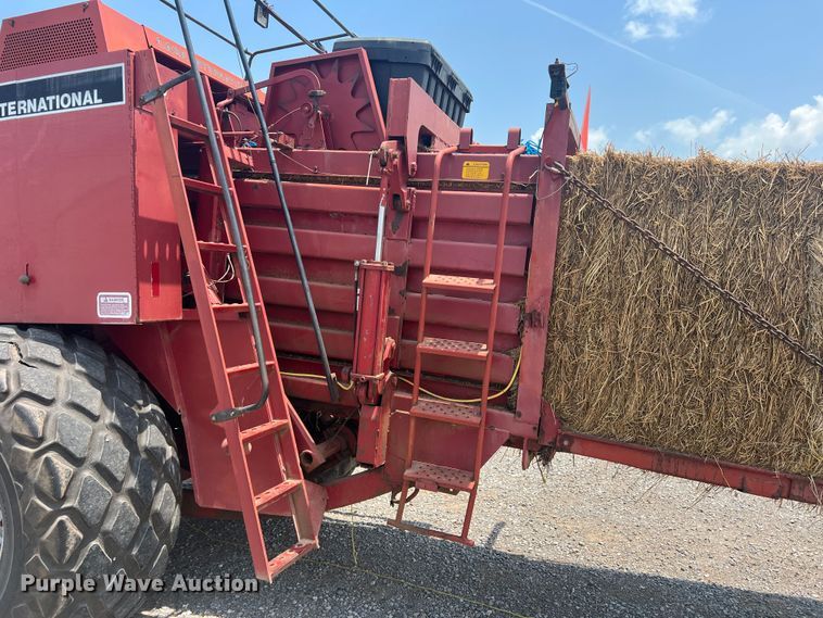 image for item DN3022 1989 Case 8580  large square baler
