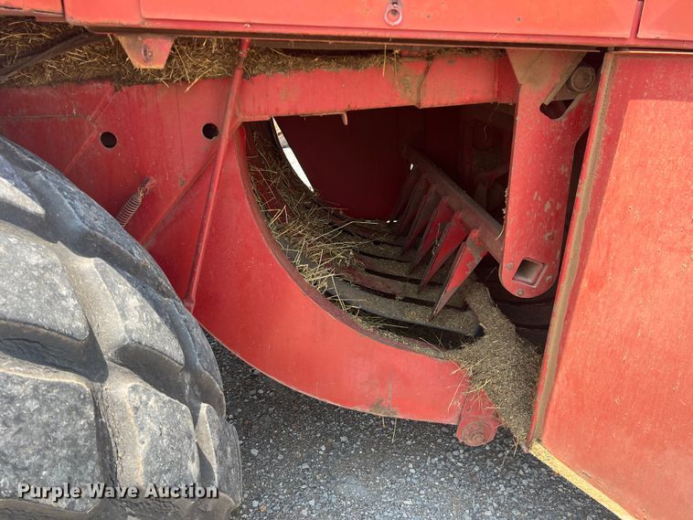 image for item DN3022 1989 Case 8580  large square baler