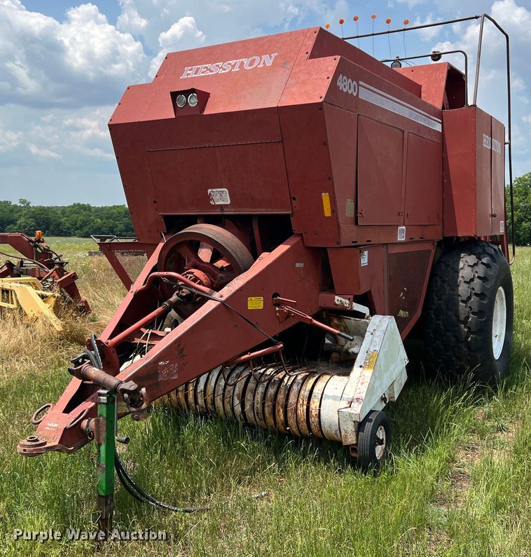 image for item DN3025 Hesston 4800  large square baler