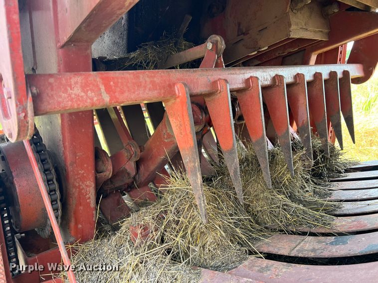 image for item DN3025 Hesston 4800  large square baler