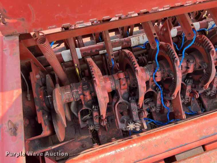 image for item DN3025 Hesston 4800  large square baler