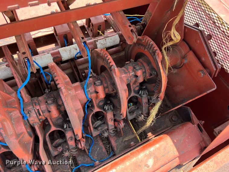 image for item DN3025 Hesston 4800  large square baler