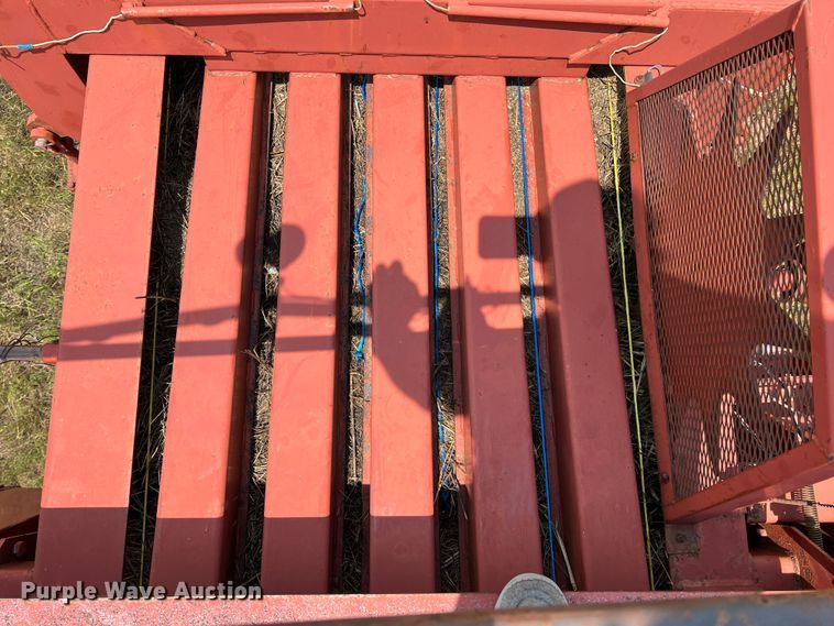image for item DN3025 Hesston 4800  large square baler
