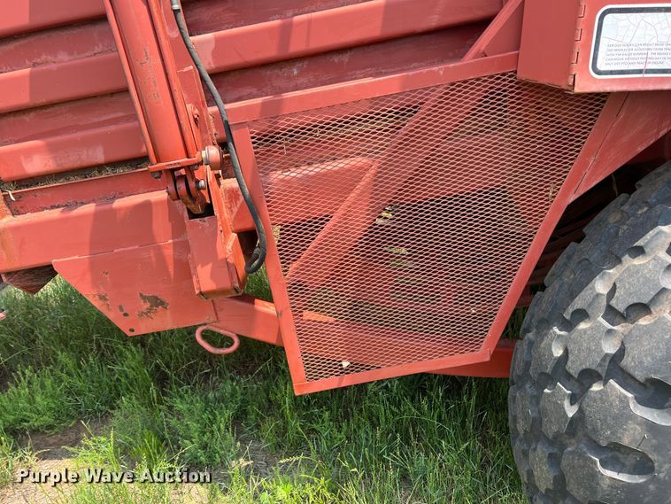 image for item DN3025 Hesston 4800  large square baler