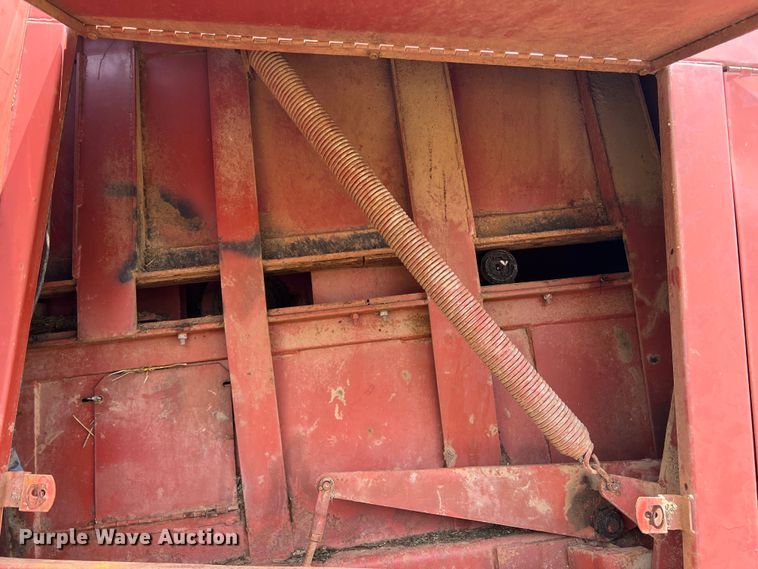 image for item DN3025 Hesston 4800  large square baler