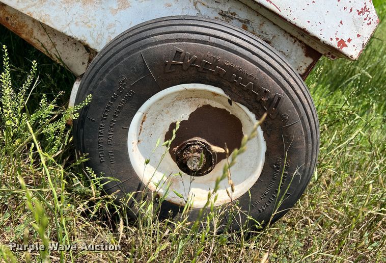 image for item DN3025 Hesston 4800  large square baler