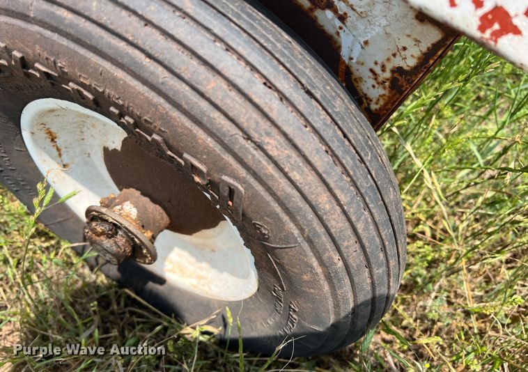 image for item DN3025 Hesston 4800  large square baler