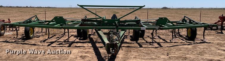 image for item DN4647 John Deere 610  field cultivator