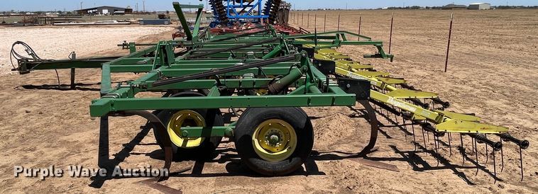 image for item DN4647 John Deere 610  field cultivator