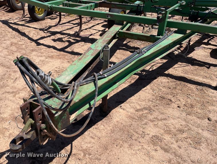 image for item DN4647 John Deere 610  field cultivator