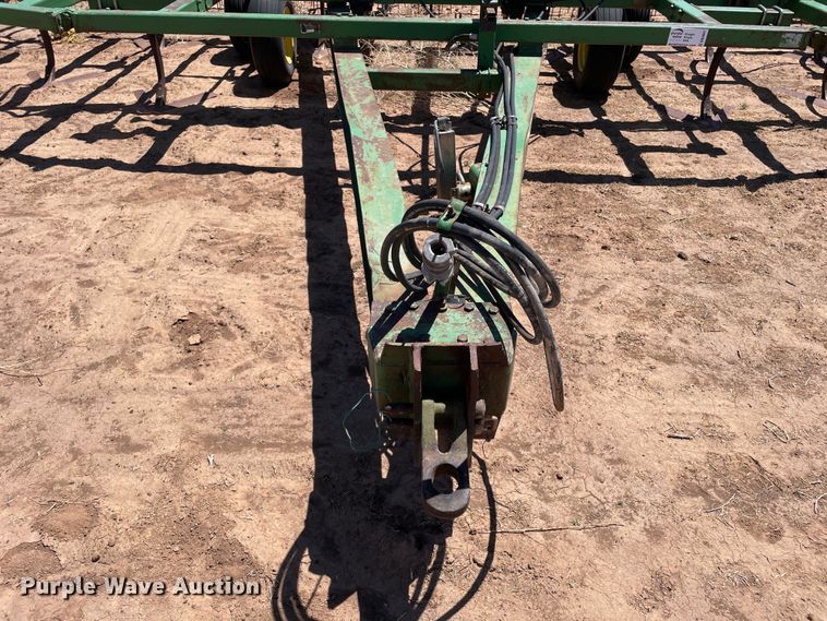 image for item DN4647 John Deere 610  field cultivator