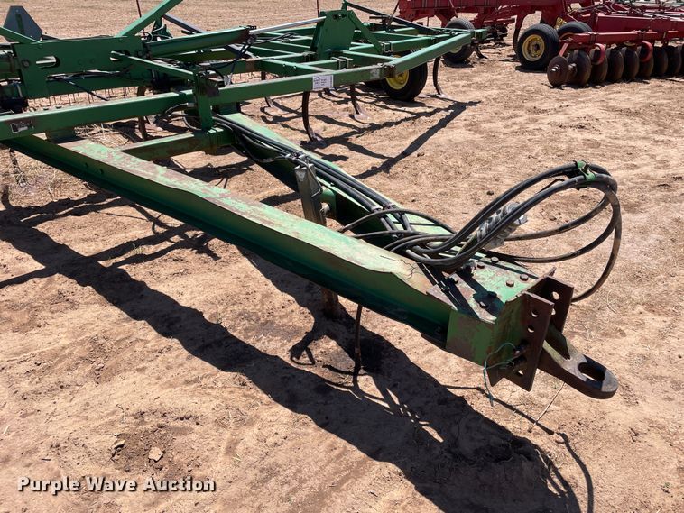 image for item DN4647 John Deere 610  field cultivator
