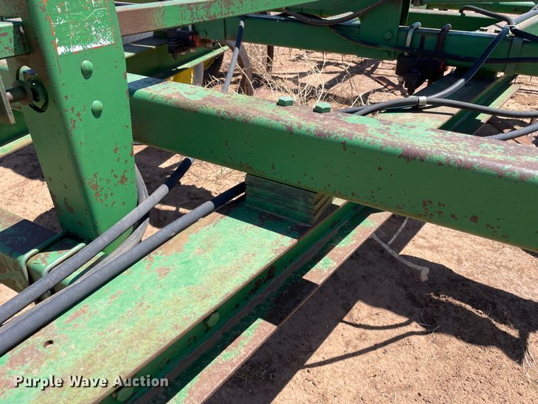 image for item DN4647 John Deere 610  field cultivator