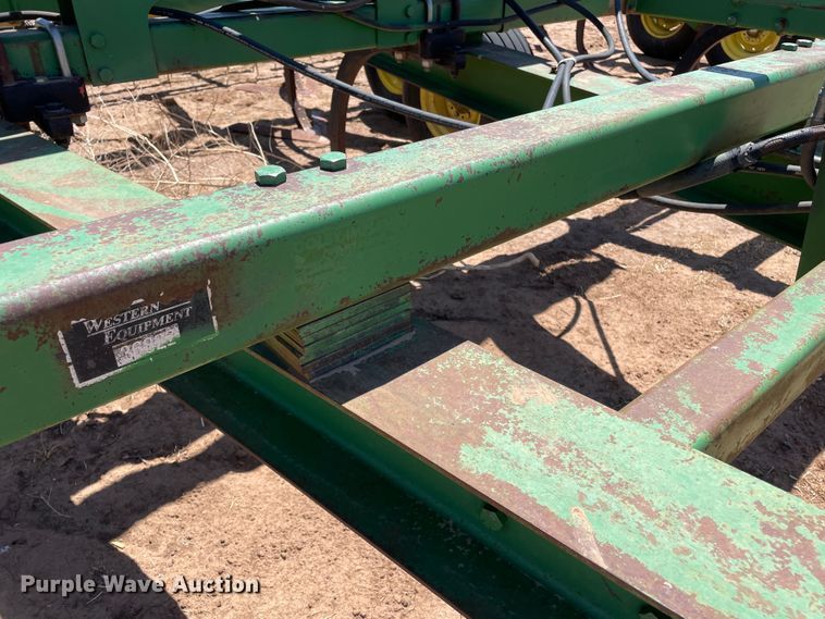 image for item DN4647 John Deere 610  field cultivator