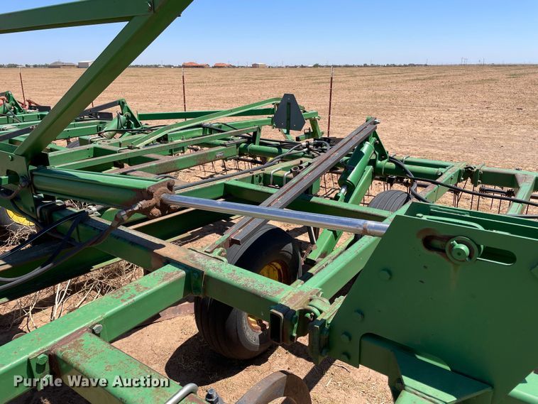 image for item DN4647 John Deere 610  field cultivator