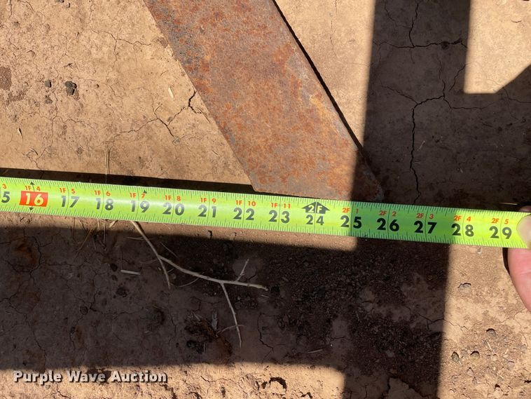 image for item DN4647 John Deere 610  field cultivator