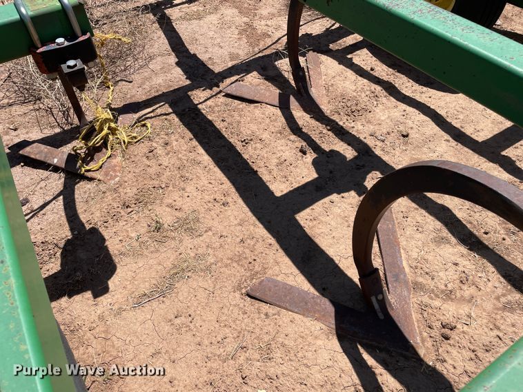 image for item DN4647 John Deere 610  field cultivator