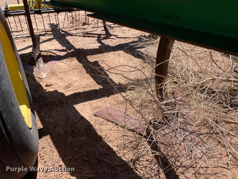 image for item DN4647 John Deere 610  field cultivator