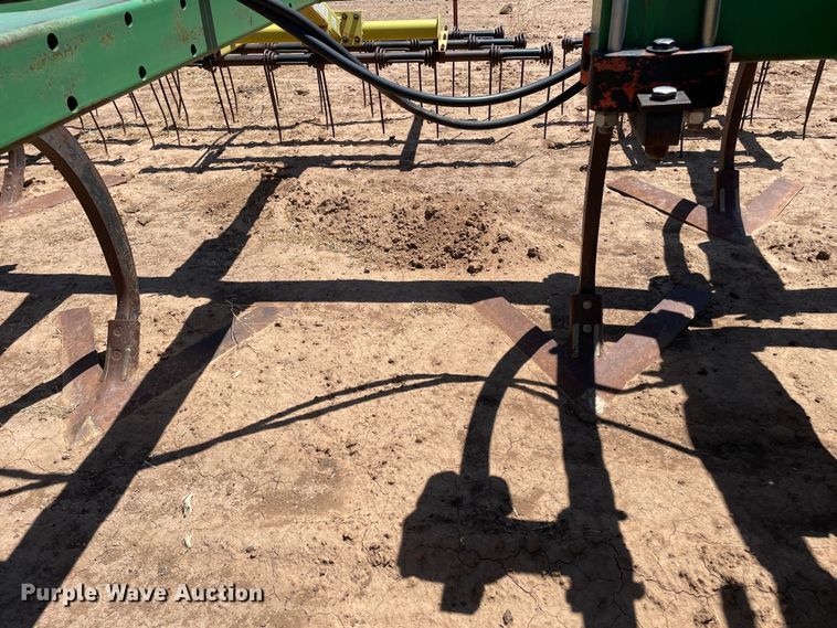 image for item DN4647 John Deere 610  field cultivator