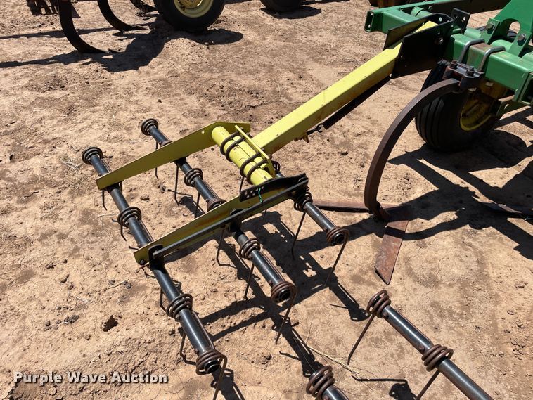 image for item DN4647 John Deere 610  field cultivator