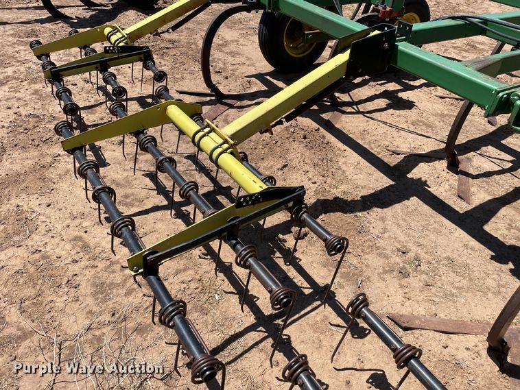 image for item DN4647 John Deere 610  field cultivator