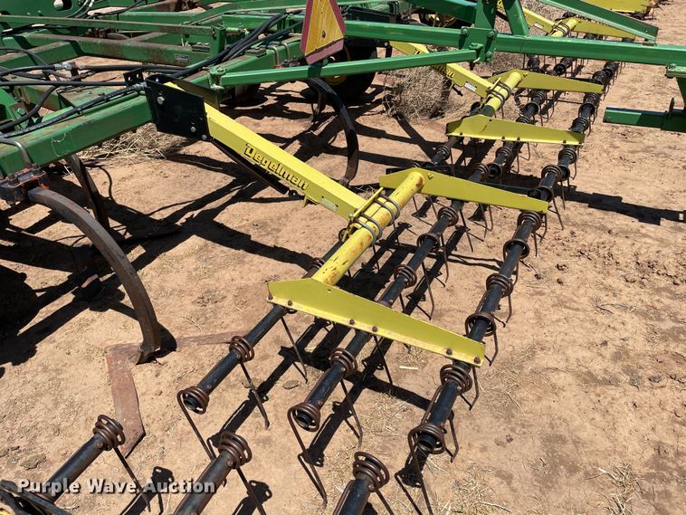 image for item DN4647 John Deere 610  field cultivator