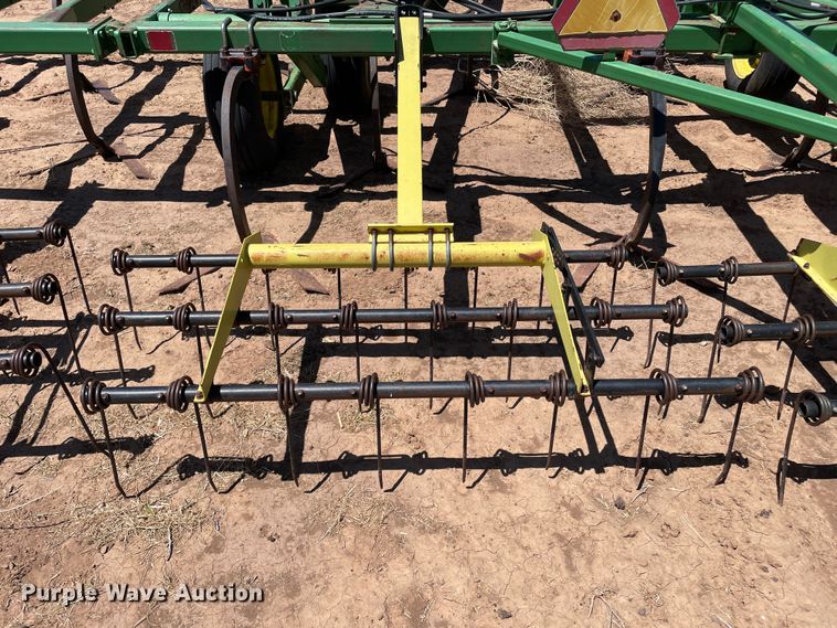 image for item DN4647 John Deere 610  field cultivator