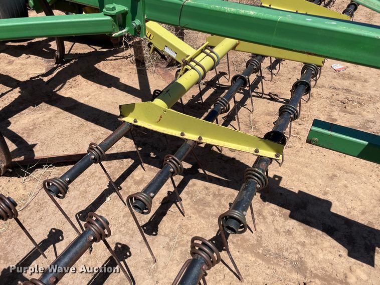 image for item DN4647 John Deere 610  field cultivator