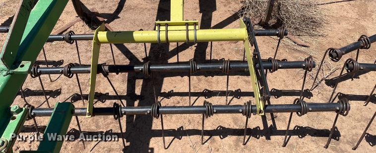 image for item DN4647 John Deere 610  field cultivator