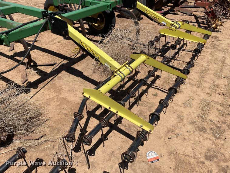 image for item DN4647 John Deere 610  field cultivator