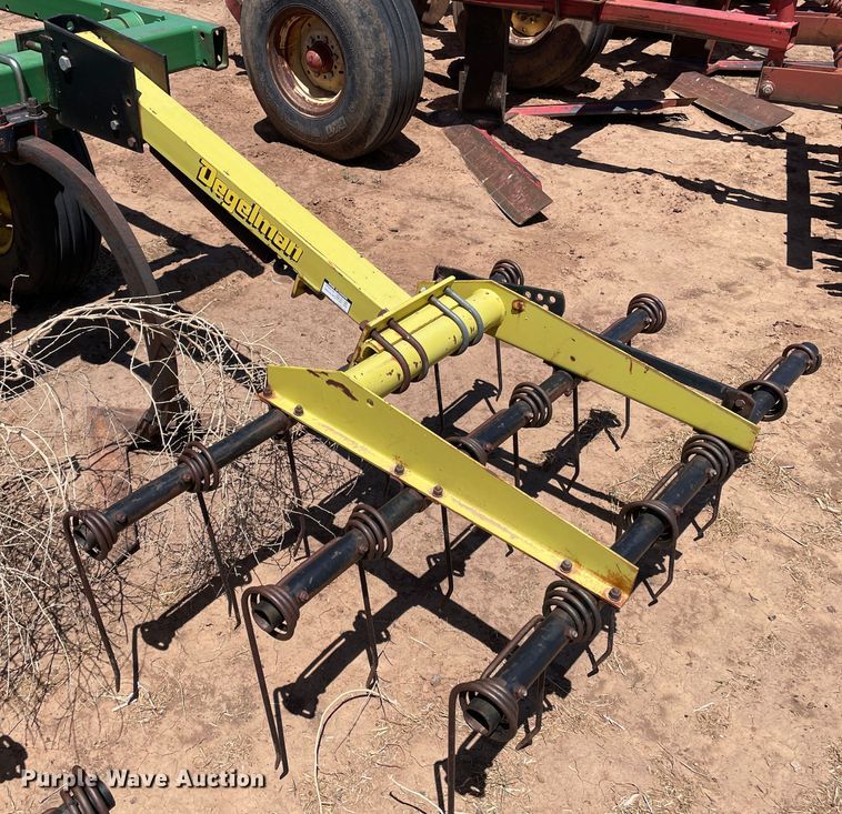 image for item DN4647 John Deere 610  field cultivator
