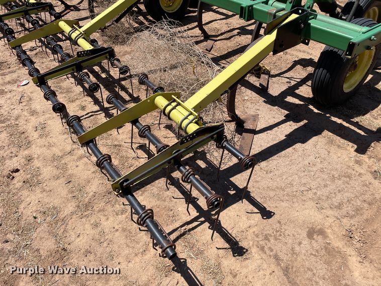 image for item DN4647 John Deere 610  field cultivator