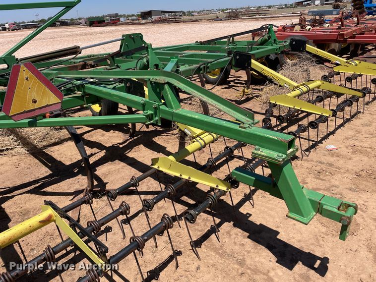 image for item DN4647 John Deere 610  field cultivator