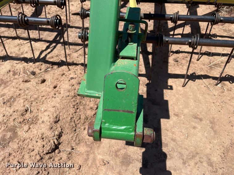 image for item DN4647 John Deere 610  field cultivator