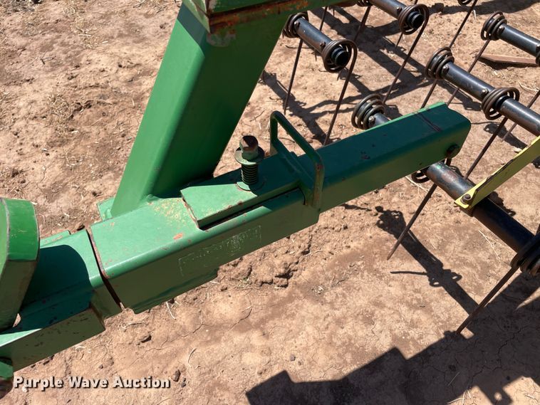 image for item DN4647 John Deere 610  field cultivator