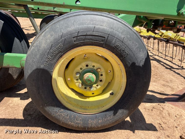 image for item DN4647 John Deere 610  field cultivator