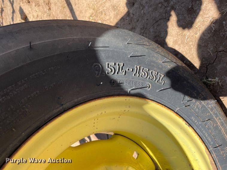 image for item DN4647 John Deere 610  field cultivator