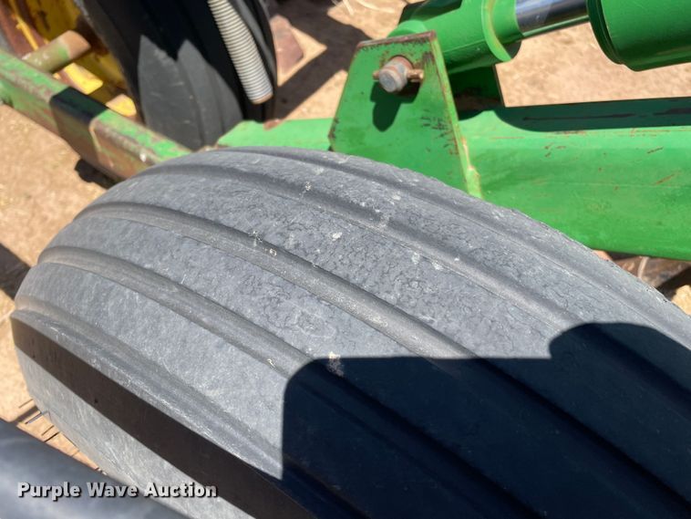 image for item DN4647 John Deere 610  field cultivator