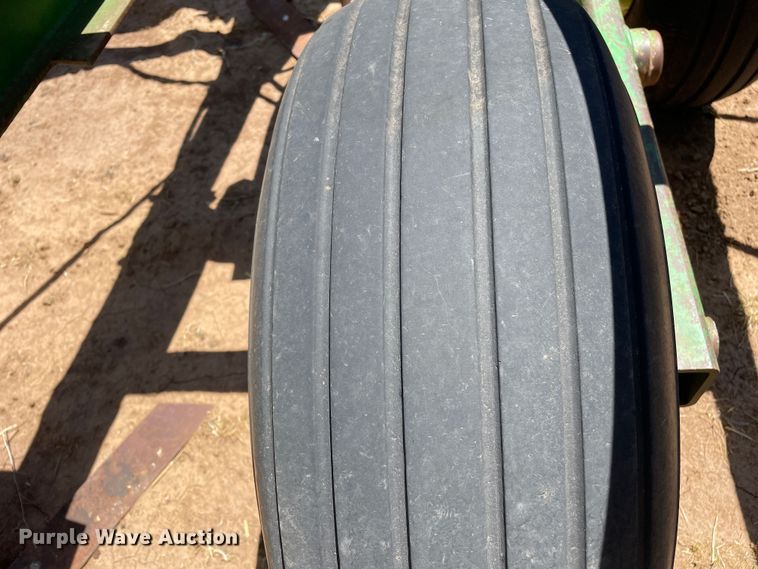 image for item DN4647 John Deere 610  field cultivator