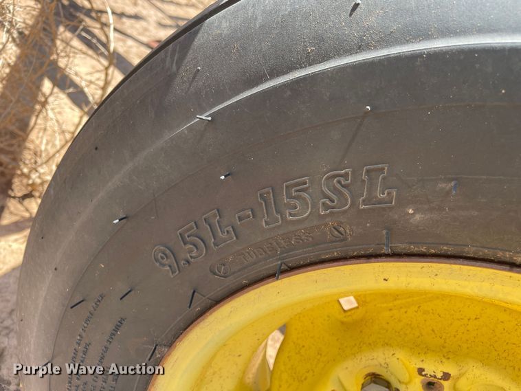 image for item DN4647 John Deere 610  field cultivator