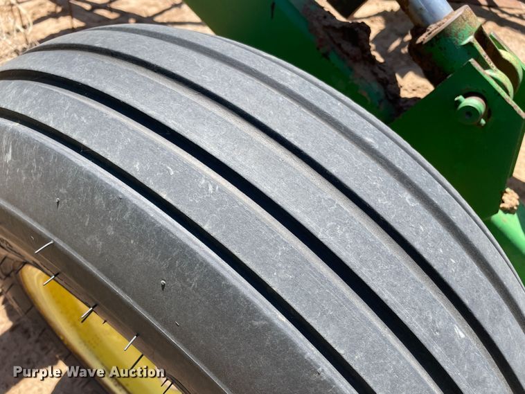 image for item DN4647 John Deere 610  field cultivator