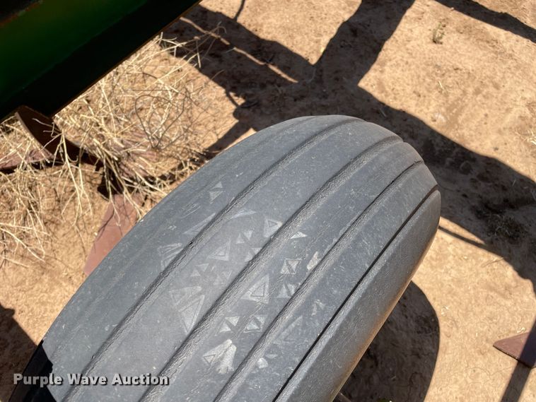 image for item DN4647 John Deere 610  field cultivator