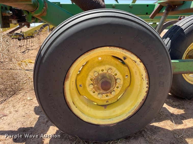 image for item DN4647 John Deere 610  field cultivator