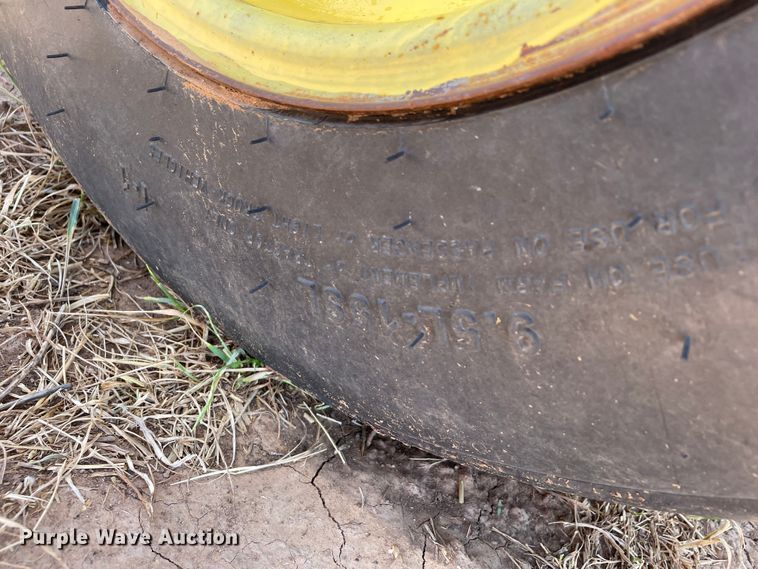 image for item DN4647 John Deere 610  field cultivator