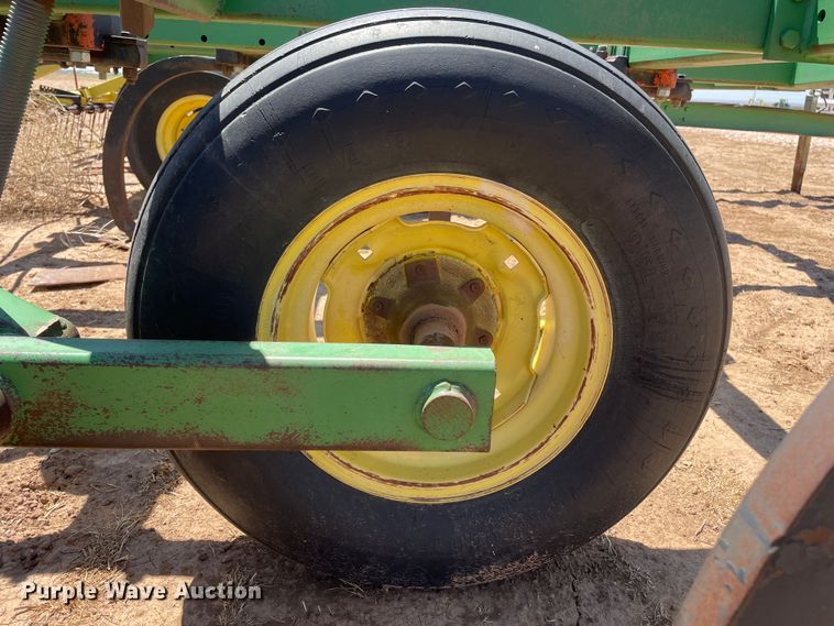 image for item DN4647 John Deere 610  field cultivator