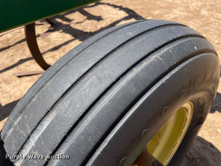 image for item DN4647 John Deere 610  field cultivator