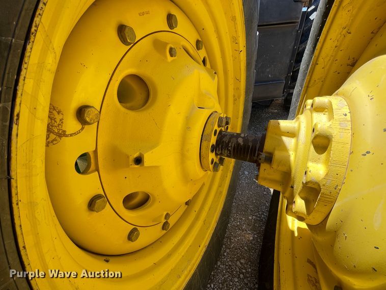 image for item DN4649 2000 John Deere 9200  4WD tractor