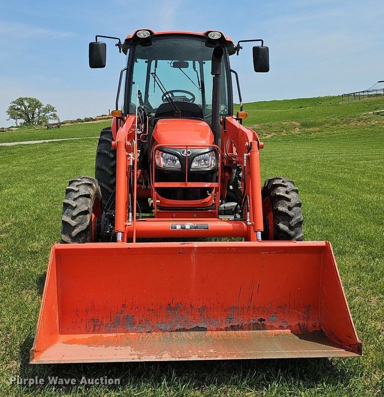 image for item DO4385 Kubota M7060D  MFWD tractor
