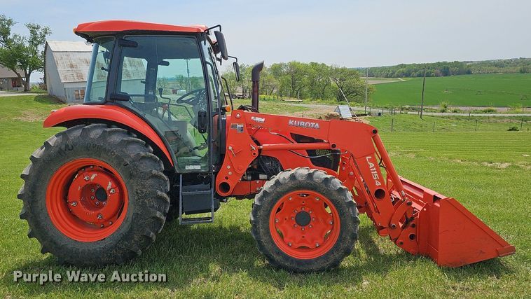 image for item DO4385 Kubota M7060D  MFWD tractor
